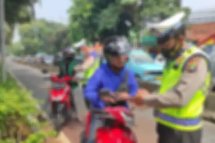 Jika sering melakukan pelanggaran dan mendapatkan surat tilang, SIM bisa dicabut dan harus buat ulang. 