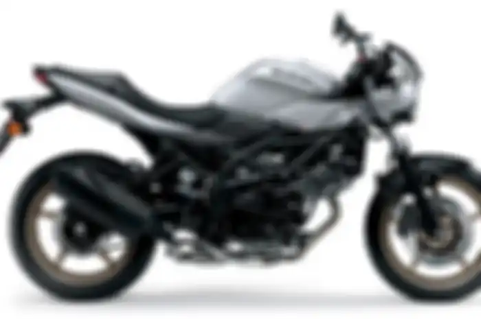 Adik Suzuki Thunder yakni Suzuki SV650X dijual bebas, kapasitas mesin 650cc tangki bensin bisa muat 14,5 liter.