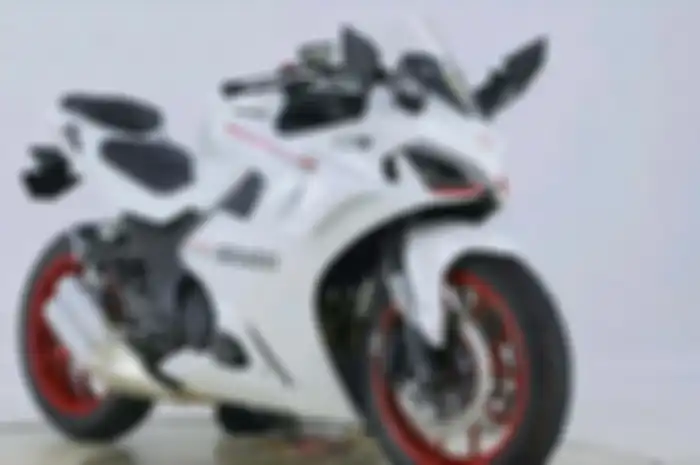 Motor kloningan Ducati Supersport, punya nama Ducasu 400 buaran Cina.