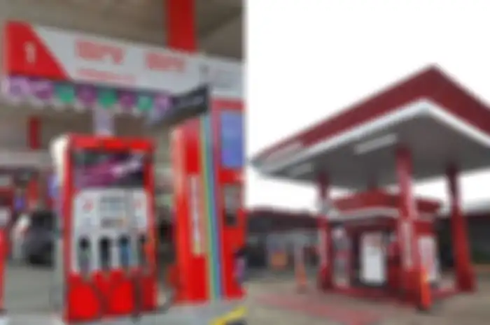 Foto ilustrasi SPBU Pertamina dan Pertashop. Harga bensin Pertamax naik di angka Rp 13 ribuan, cek faktanya.