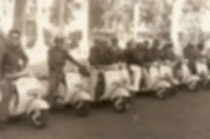 Foto ilustrasi. Pemberian Vespa Kongo untuk beberapa anggota TNI atau ABRI saat itu.