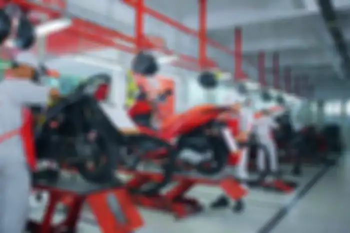 Banyak keuntungan dengan melakukan servis di bengkel resmi. 