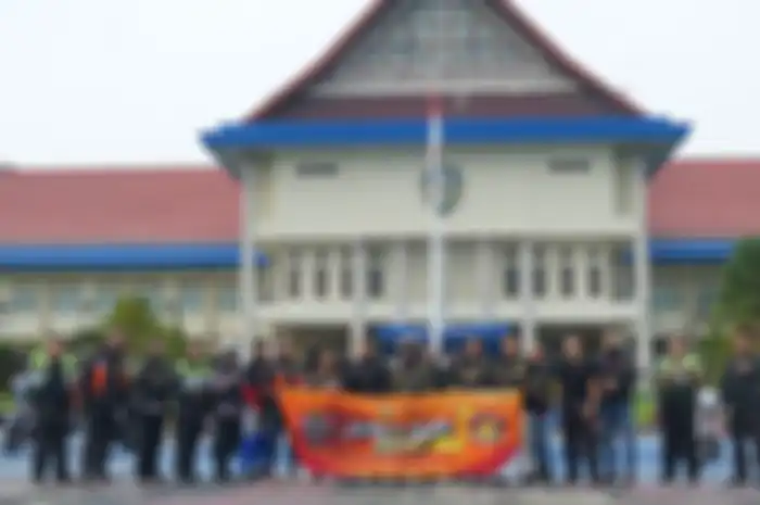 HDCI melakukan turing membelah Kalimantan sampai ke perbatasan Malaysa untuk membuka jalur turing baru. 