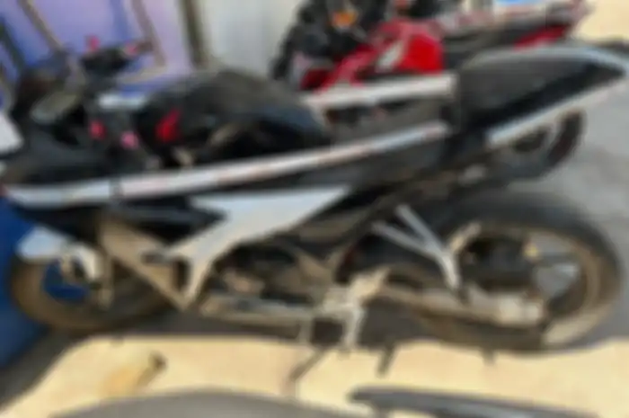 Motor sport Honda CBR150R sudah kena modifikasi dijual murah meriah.
