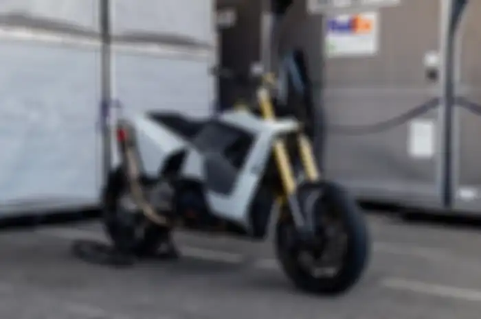 Jadi supermoto, modifikasi motor KTM 1190 Adventure R berubah total siap gaspol di aspal.