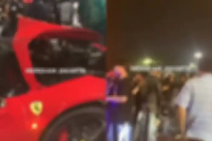 Kecelakaan mobil Ferrari tabrak motor dan taksi di Sudirman.