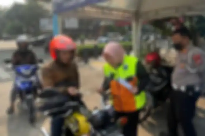 Tilang uji emisi kembali berlaku 1 November 2023 mendatang, ketahui caranya lolos dan terhindar dari denda Rp 250 ribu.