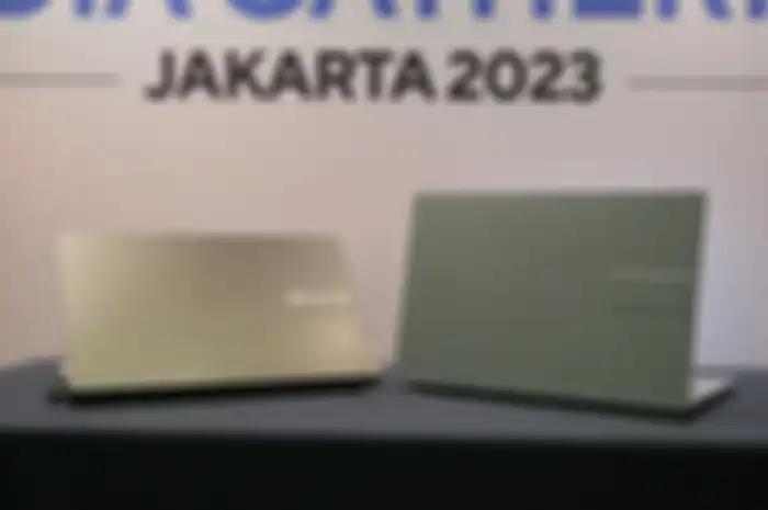 ASUS VIvobook Go 14 (kiri) & VIvobook GO 15 (kanan)