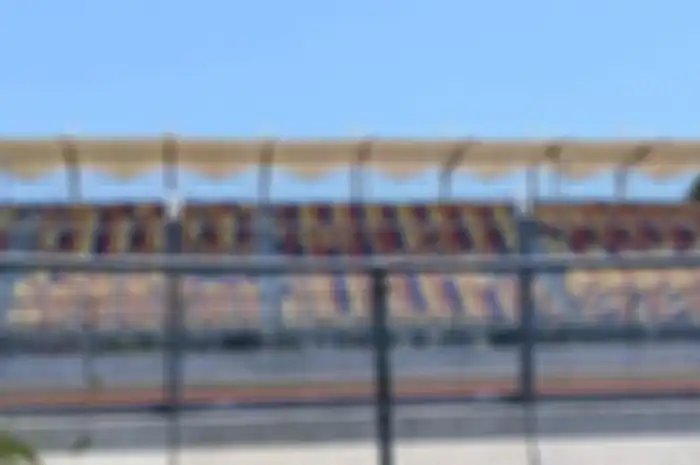 Tribun utama terpantau kosong di MotoGP Mandalika 2023 hari jumat karena penonton normalnya baru bisa masuk hari Sabtu