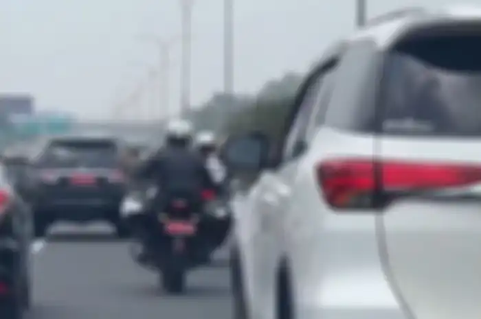 Polisi menegaskan larang petugas Dishub melakukan pengawalan menggunakan motor, karena bukan kewenangannya. 
