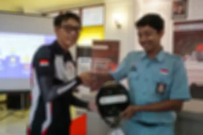 Peduli pendidikan di Indonesia, PT IDEMITSU Lube bikin program unggulan bertajuk 'Idemitsu Goes To School'.