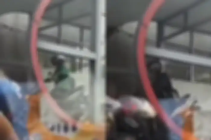 Aksi pemotor Honda BeAT dan pengendara motor lain lawan arah hingga terobos halte BRT Semarang.