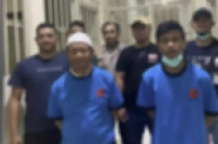 Beredar foto dan penampakan Yosef dan Danu tersangka kasus Subang pakai baju tahanan. Keluarga besar korban, Tuti dan Amalia kecewa dua tahun kena prank pelaku 