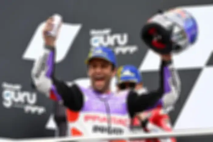 Johann Zarco menang MotoGP Australia 2023 di sirkuit Phillip Island bikin keki Fabio Quartararo dan kembalinya selebrasi salto