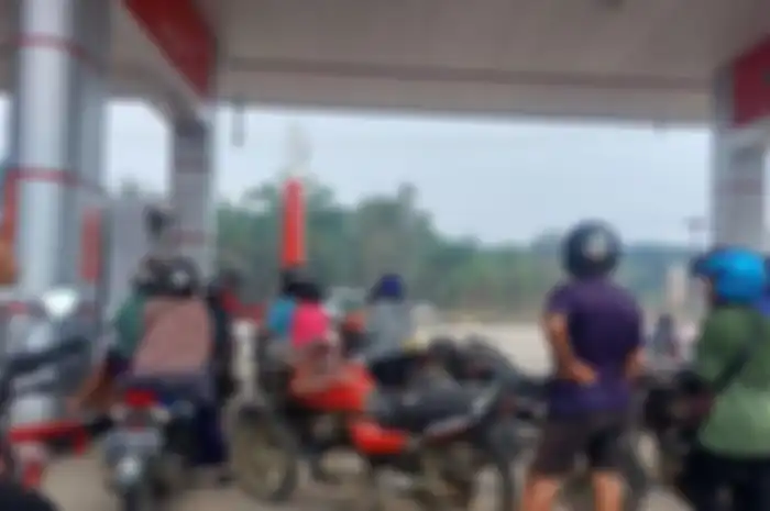 Para warga marah tiap lihat Suzuki Thunder antri beli Pertalite di SPBU