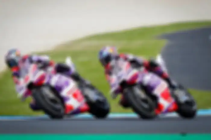 Jorge Martin (kanan) gagal menang MotoGP Australia 2023 kalah dari Johann Zarco (kiri) padahal pole position. Tumbal sirkuit Phillip Island berlaku sejak 2018
