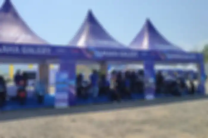 Pameran bLU cRU Yamaha Endurance Festival 2023 di luar area Sirkuit Mandalika. Tak hanya balap motor ketahanan nih! 
