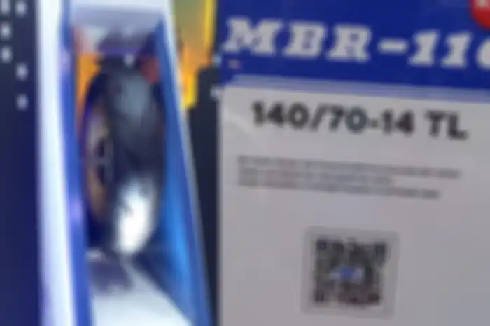 Ban motor IRC MBR-110 ring 14 dengan soft compound.