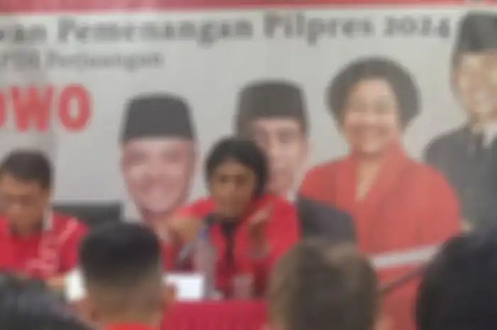 Adian Napitupulu bilang, rengganggnya hubungan Presiden Jokowi dan PDI Perjuangan bermula ketika PDI-P menolak permintaan tiga periode.