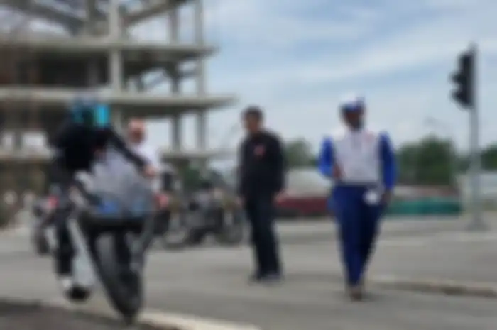 Foto ilustrasi safety riding dari AHM untuk komunitas motor Honda.
