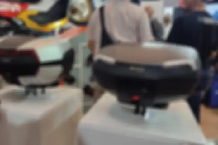 GIVI rilis dua top box motor premium baru di IMOS+ 2023. Ada pula sarung tangan Hevik.