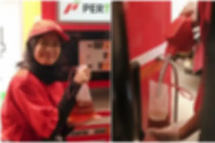 Bikin ngakak warga antri di depan pom bensin mini bukan isi Pertalite tapi beli es teh manis.