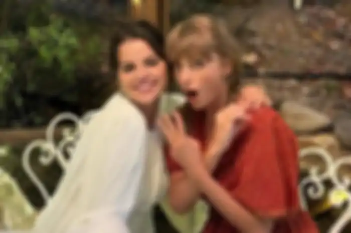 Selena Gomez dan Taylor Swift