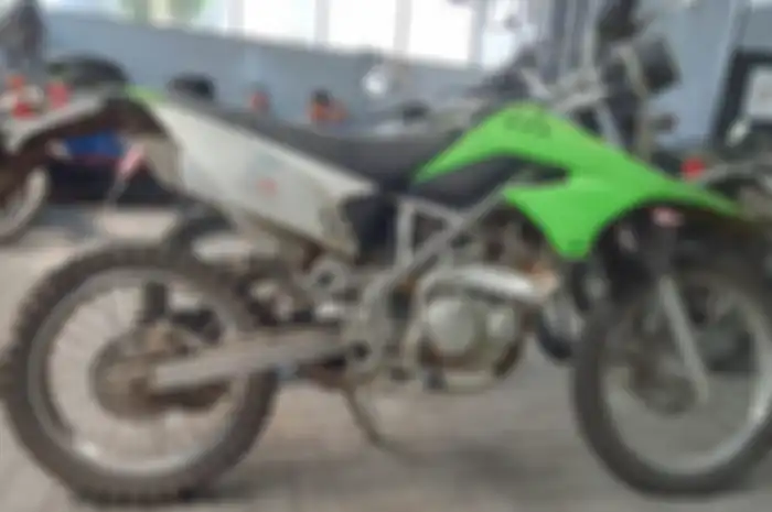 Motor murah Kawasaki KLX 150S lokasi di Tasikmalaya akan dilelang harga Rp 4 jutaan, dokumen lengkap.