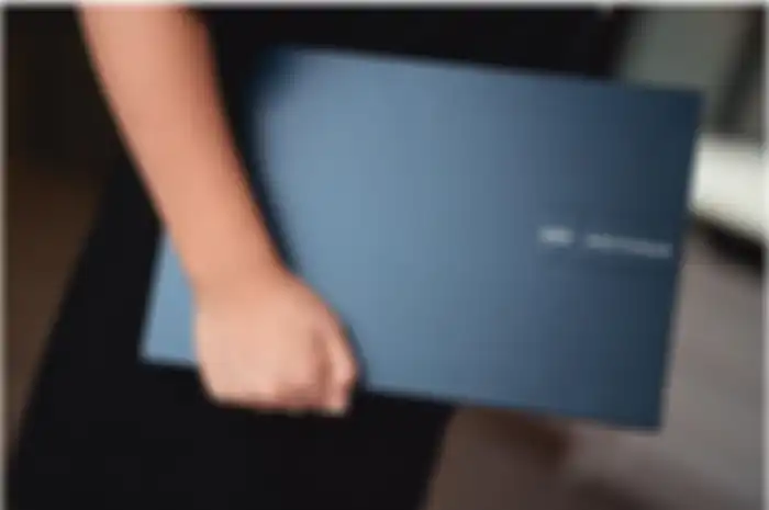 Vivobook 14 (A1404) dapat menjadi teman untuk menjaga produktivitas sehari-hari. 