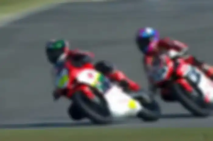 Race 1 AP250 ARRC China 2023, Muklada Sarapuech (kiri) juara, kalahkan Veda Ega Pratama (kanan).