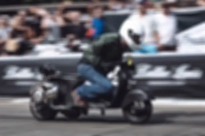 Modifikasi motor Vespa VNA tahun 1958 jadi drag bike.