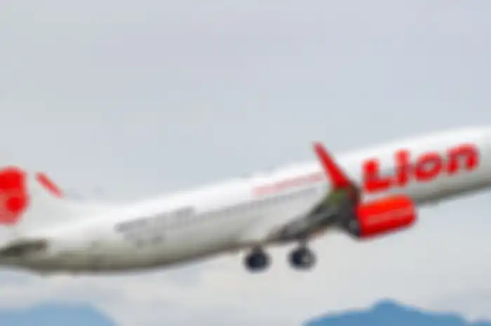 Lion Air Group membuka lowongan kerja bulan November 2023 untuk posisi pramugari dan pramugara dengan minimal pendidikan SMA.