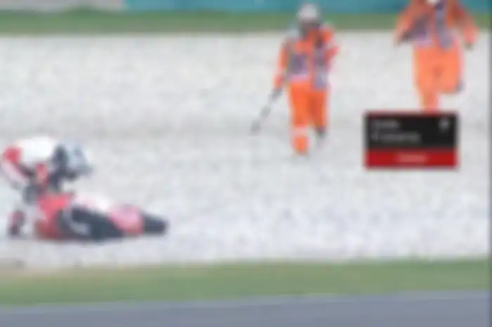 Jatuh saat Race 1 ATC Malaysia 2023 masuk lap kedua, Veda Ega harus tunda selebrasi juara Asia. 
