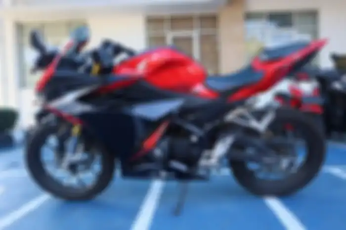 Mirip model terbaru, lelang motor murah Honda CBR150R ada BPKB lokasi Tulungagung.