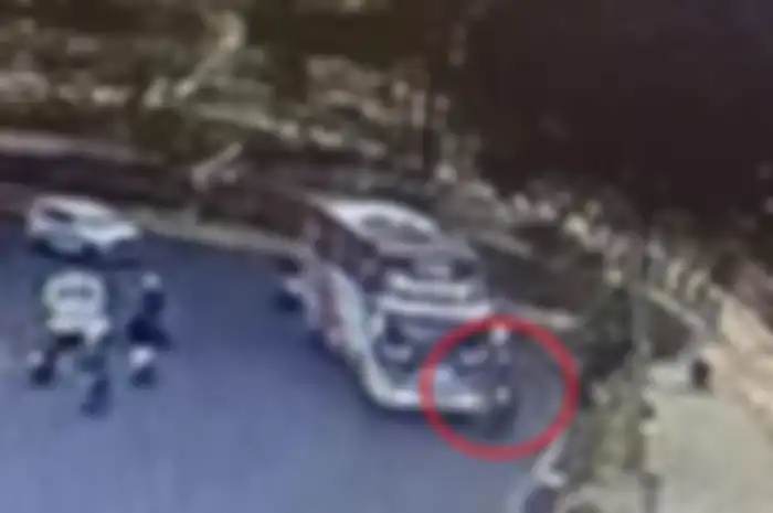 Kecelakaan maut, pemotor Yamaha Vega R tersenggol bus di Gunungkidul penumpang terlindas.