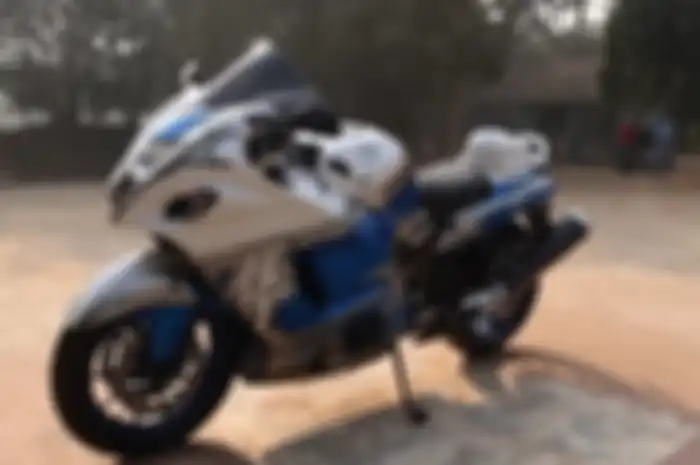 Hasil modifikasi motor Suzuki Hayabusa versi jadi-jadian.