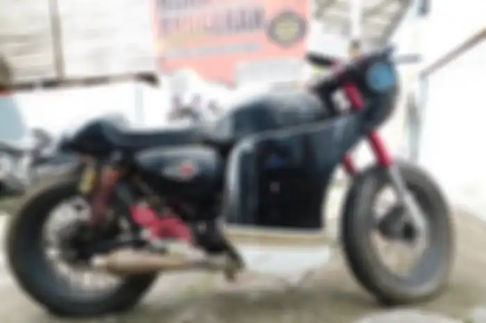 Kawasaki W175 kondisi modifikasi jadi motor murah dilelang Rp 4 jutaan di Makassar.