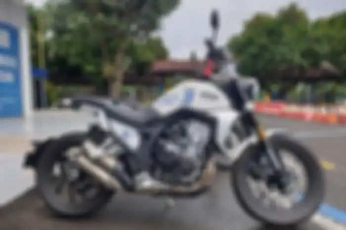 Motor Hunter Scrambler SK500 akan dipakai praktik SIM C1, kapasitas tangki besar 20 liter harganya Rp 166 jutaan.