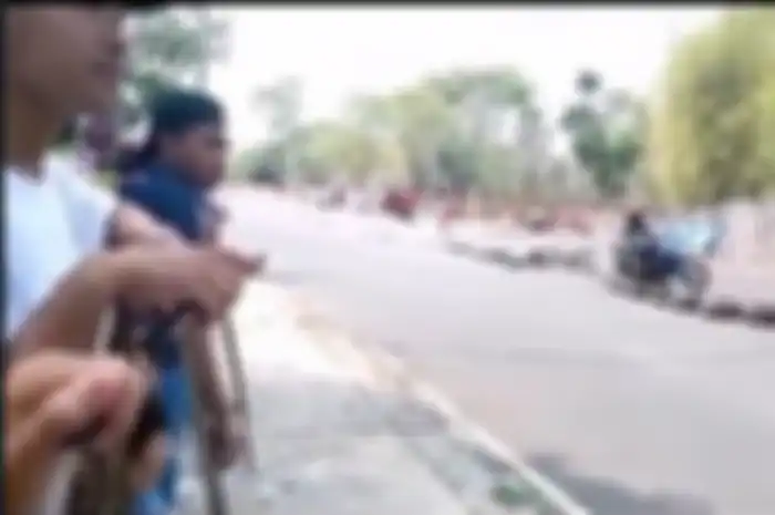 Model sirkuit non permanen yang double track cenderung membahayakan dan bisa berkorban nyawa. 