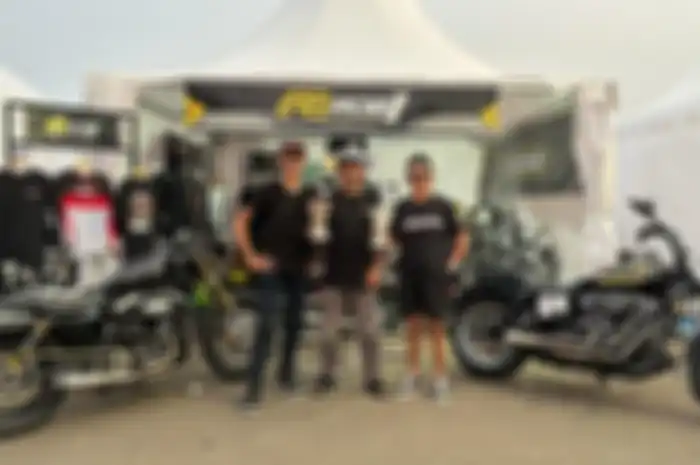 Harley-Davidson pakai knalpot ROB1 juara drag