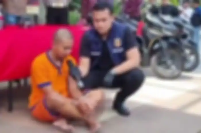 Driver ojol yang berasal dari Surabaya ini melakukan aksi begal kepada pelajar-pelajar di Gresik, Jatim. 