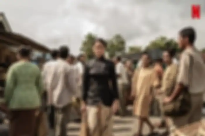 Aktris Dian Sastrowardoyo sebagai Dasiyah di serial Gadis Kretek yang mulai tayang di Netflix pada 2 November 2023. Simak ulasan tentang peristiwa 1965 yang ada dalam film 'Gadis Kretek', sebuah adaptasi novel karya Ratih Kumala yang menggambarkan tragedi sejarah Indonesia.