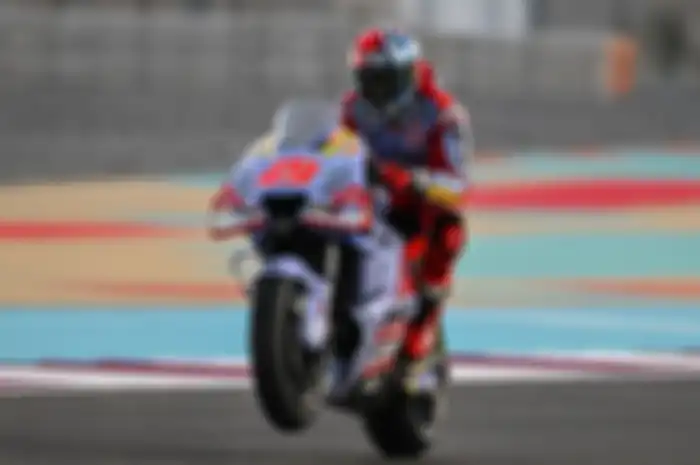 Wow Fabio Di Giannantonio berhasil jadi juara satu di Balap MotoGP Qatar 2023. Francesco Bagnaia harus puas di posisi kedua.