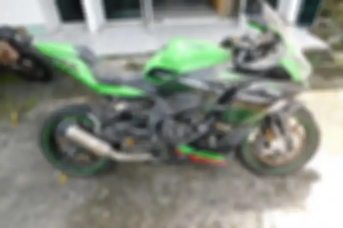 Kawasaki Ninja ZX-25R dilelang dengan harga awal yang sangat murah di Bulukumba, Sulsel. 