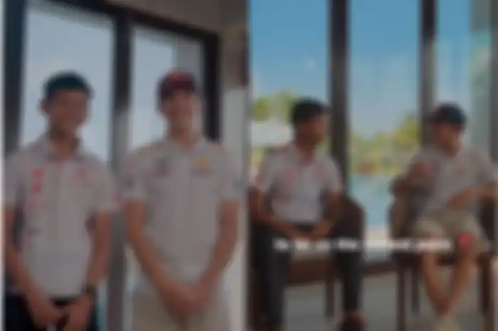 Marc Marquez dan Veda Ega Pratama ngobrol jelang MotoGP Valencia 2023.