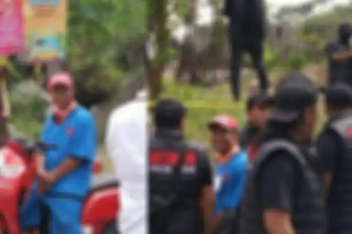 Yosep beberapa kali tersenyum saat menjalani proses rekonstruksi kasus Subang 