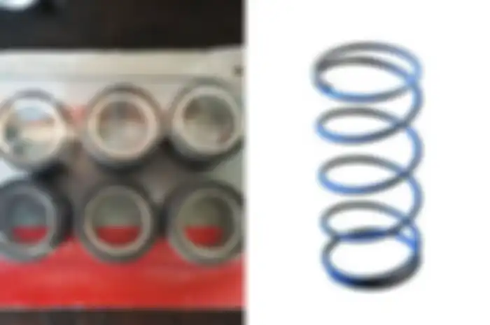 Roller Yamaha Xeon (kiri) dan per CVT Honda BeAT (kanan).