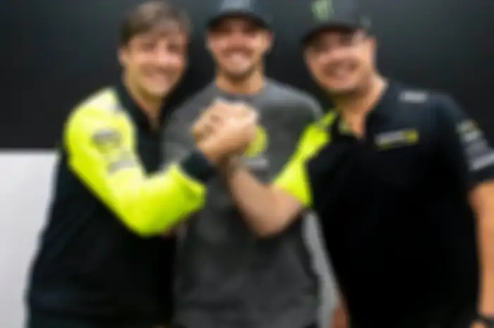 Fabio Di Giannantonio (tengah) diapit Pablo Nieto (kiri) dan Alessio Salucci (kanan) gabung ke VR46 Racing Team tahun depan, daftar pembalap MotoGP 2024 komplet sudah