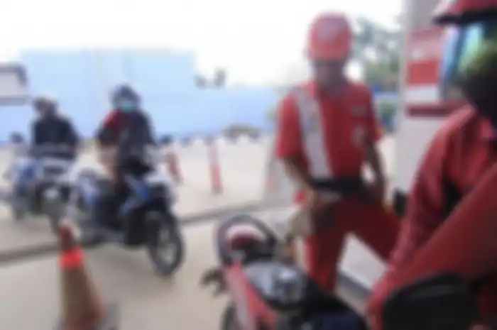 Ratusan ribu kendaraan tidak bisa beli bensin subdisi karena diblokir Pertamina, ketahui apakah nama Anda ada?