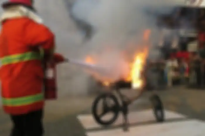 Baterai motor listrik ada juga yang terbakar